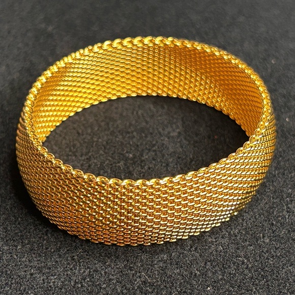 New- Carolee- Gold mesh bangle bracelet - Picture 4 of 4